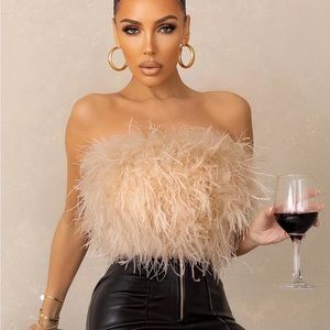 Faux fur crop top from Club London ✨